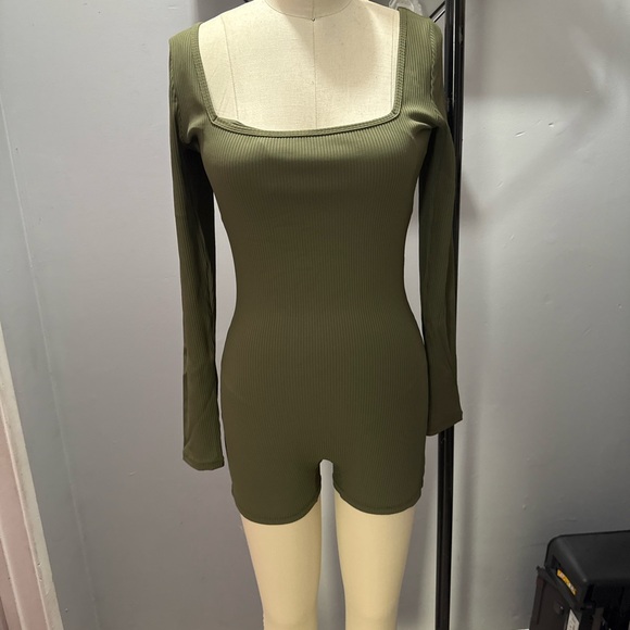 Forever 21 Pants - Forever 21 Olive Green Ribbed Long Sleeve Outfit